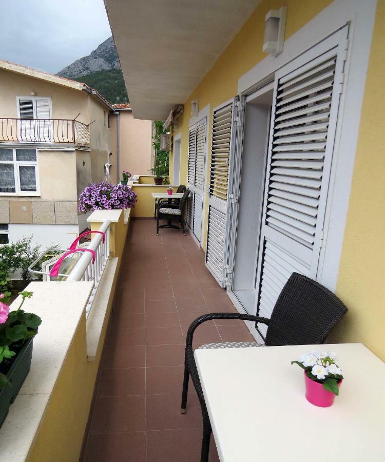 Apartman Jakir บาชกาโวดา ภายนอก รูปภาพ