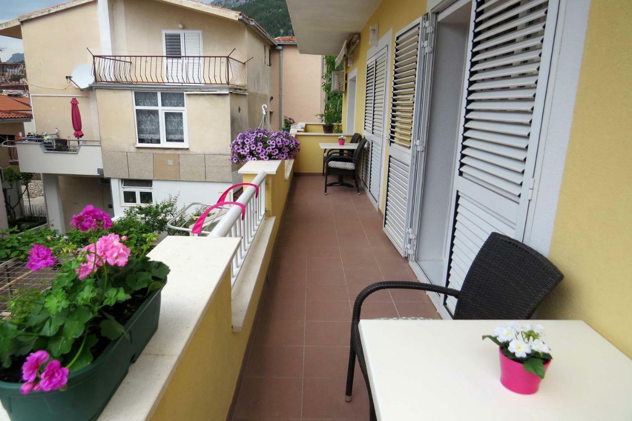 Apartman Jakir บาชกาโวดา ภายนอก รูปภาพ
